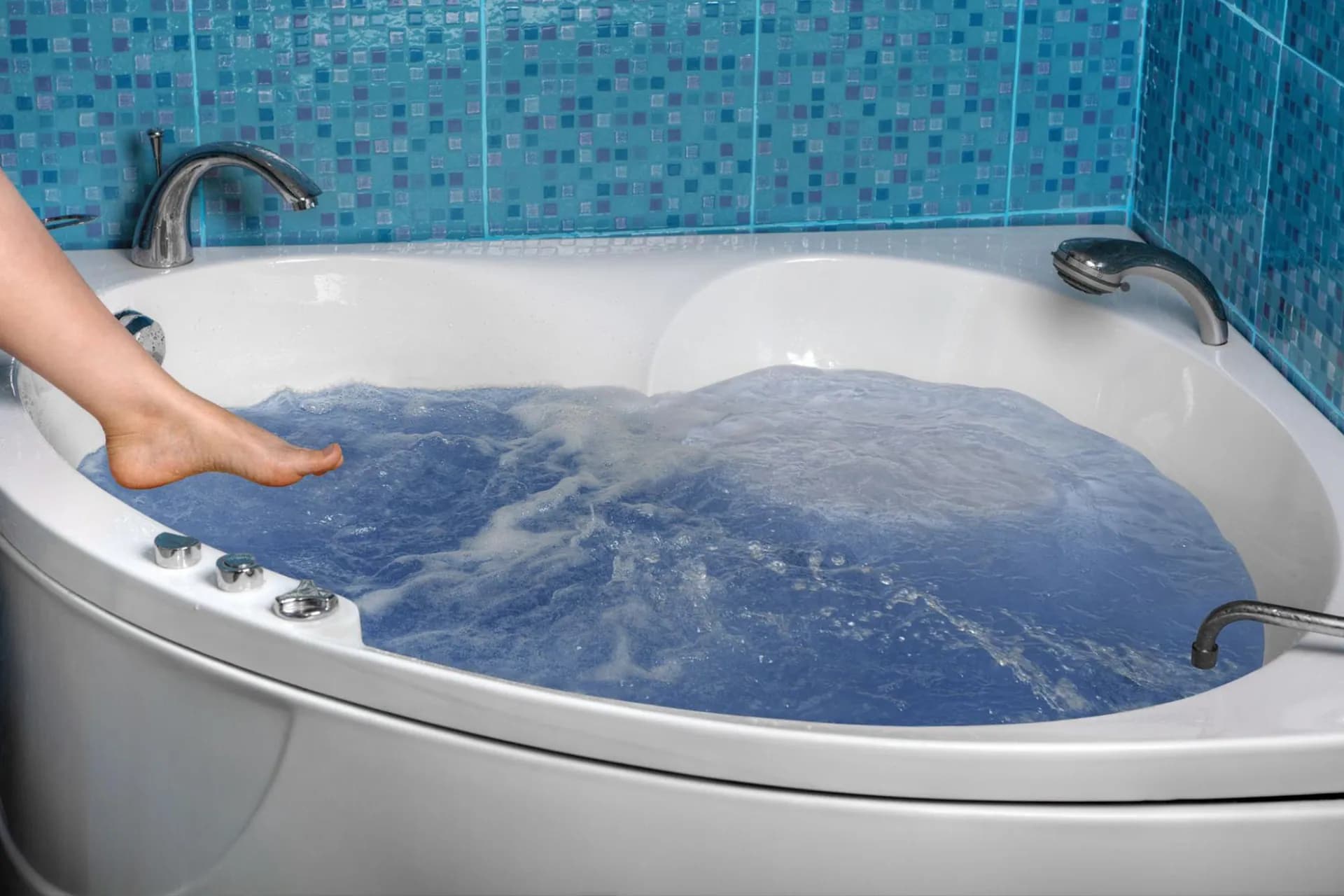 A whirlpool corner bathtub